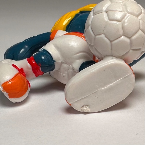 Vintage Soccer Smurfette Schleich 1989 Hong Kong Football Smurf PVC Figure - Picture 8 of 10